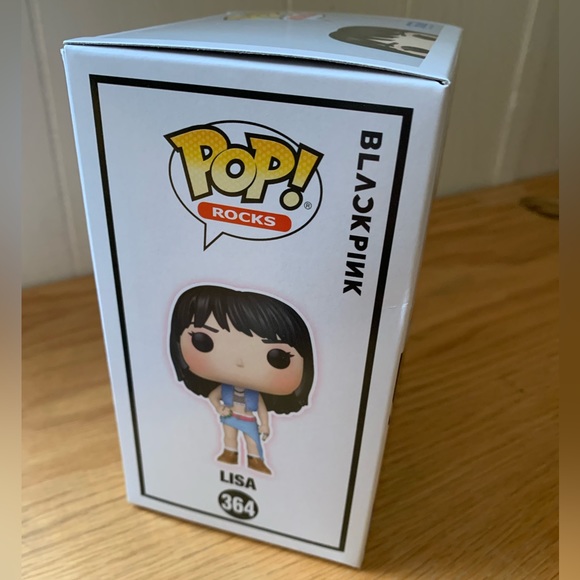 NIB Blackpink Lisa Funko Pop! Vinyl Figure #364 - Picture 7 of 10
